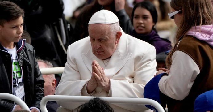 Papa Francesco sta meglio: oggi torna in Vaticano