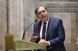 Copertina di Via Rasella, le “scuse” di La Russa: “Non ho sottolineato che i militari uccisi erano nazisti”. Ma ribadisce la storia della “banda musicale”