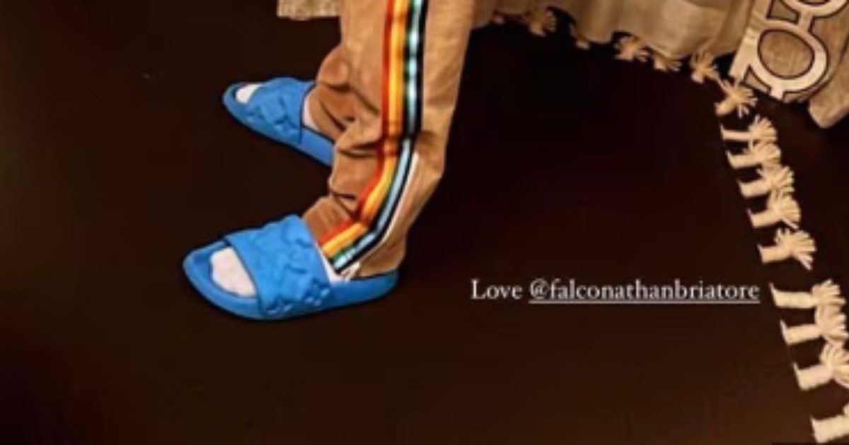 Nathan Falco Briatore festeggia la pagella e l’outfit non passa inosservato