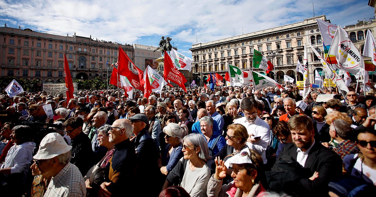Photo of “In Defense of the National Health Service”, demonstrations in Milan and Bari.  Garatini: “Intramoenia is a shame for a change”