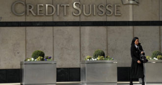 Copertina di Maxi licenziamenti in vista a Credit Suisse dopo l’acquisizione da parte della rivale Ubs. A rischio un posto ogni due
