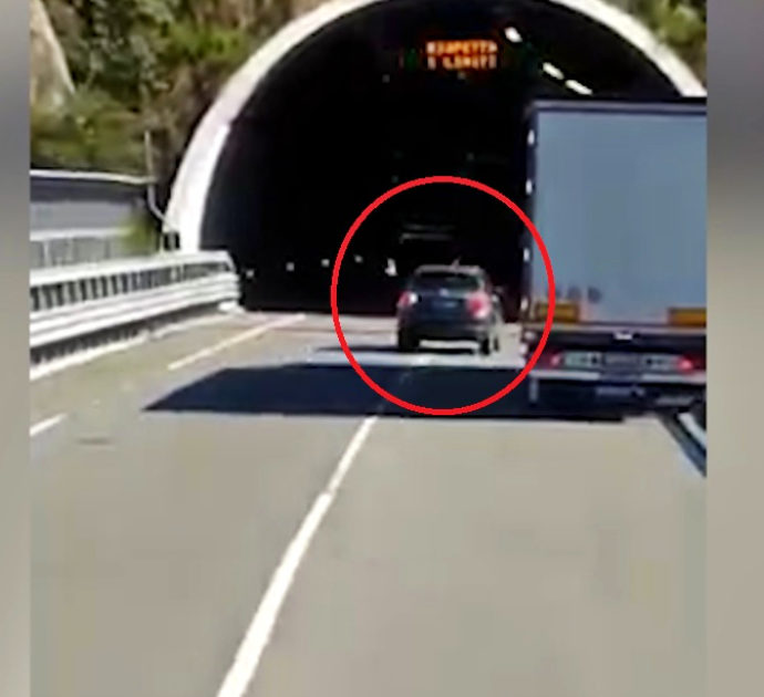 Sondrio, folle sorpasso in curva prima della galleria: l’auto evita all’ultimo il frontale col camion – Video