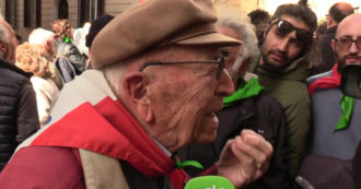 Copertina di Via Rasella, il partigiano Nazio (98 anni) contro La Russa: “Ha offeso chi ha dato la vita per l’Italia. Il fascismo fu sconfitto, se ne faccia una ragione”