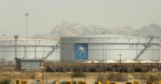 Copertina di Petrolio in forte rialzo dopo il taglio alla produzione annunciato a sorpresa da Opec e Russia