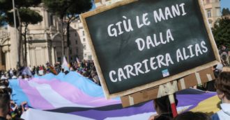 Copertina di Identità di genere, la preside di Venezia: “FdI attacca la carriera alias, ma non c’è ideologia. E’ una scelta di dignità, condivisa coi genitori”