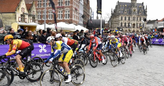 Giro delle Fiandre, pazzia di Maciejuk: fa “strike” e stende un centinaio di corridori. Squalificato