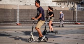 Copertina di Parigi vieta i monopattini elettrici: la voce dei cittadini conta ancora. Non come a Milano