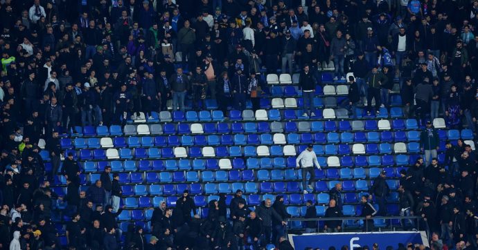 Insulti, sciopero e disordini in tribuna con la squadra prima in Serie A: se il peggior nemico del Napoli sono i napoletani
