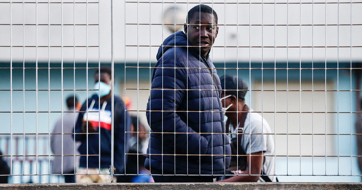 Quando Piantedosi chiedeva “migranti in tutti i comuni”. L’accoglienza “obbligatoria” resta un tabù, anche nel Pd di Schlein (che la promosse)