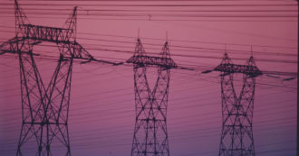 Dal governo sconto ai colossi dell’energia. Tassa sugli extraprofitti abbassata di almeno 404 milioni