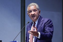 Copertina di La Bce insiste: “L’inflazione colpa anche delle aziende, ci sono settori in cui i costi scendono ma i prezzi aumentano”