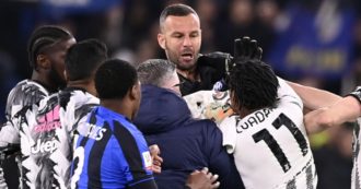 Copertina di Juve-Inter, nervi tesi nel finale: dall’esultanza di Lukaku alla rissa tra Handanovic e Cuadrado. Ecco cosa è successo