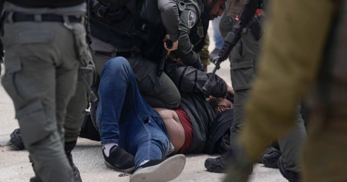Israele, record di detenuti senza processo: 971 in arresto amministrativo, quasi tutti arabi. “È il dato più alto dal 1994”