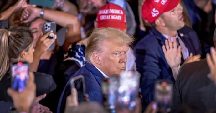 Trump a processo, Michael Bachner (ex procuratore): “L’asso nella manica è l’accusa di frode fiscale: ma l’ex presidente non andrà in galera”