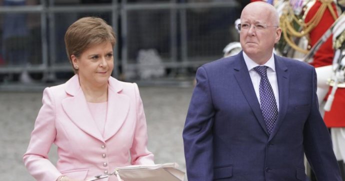 Scozia, arrestato il marito della ex leader degli indipendentisti e primo ministro Nicola Sturgeon