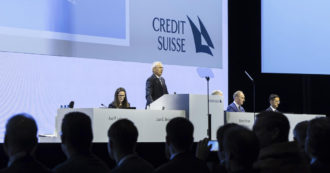 Copertina di Dopo la “rivolta” popolare il governo svizzero revoca i bonus dei manager di Credit Suisse salvata con fondi pubblici