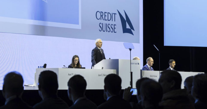 Dopo la “rivolta” popolare il governo svizzero revoca i bonus dei manager di Credit Suisse salvata con fondi pubblici