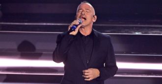 Copertina di Eros Ramazzotti twerka durante un concerto, il video è virale