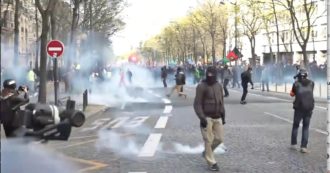 Copertina di Parigi, scontri tra polizia e manifestanti nell’undicesima giornata di protesta contro la riforma delle pensioni