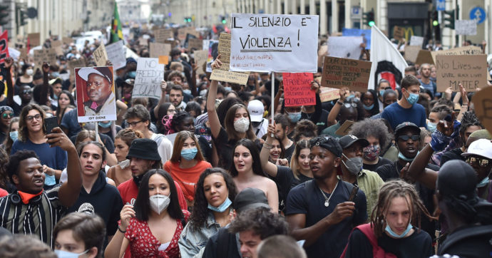 Copertina di Zanchini: “Gli italiani? Il 99,9% del Dna di un romano è lo stesso di un ghanese”