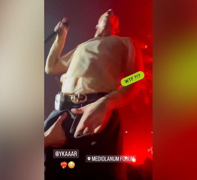 Fan tocca le parti intime di Damiano durante il concerto dei Maneskin a Milano e lui reagisce così: il video della molestia è virale