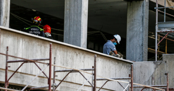 Morto l’operaio di 71 anni precipitato ieri durante lavori di manutenzioni sul tetto. Da inizio 2023 oltre 300 vittime