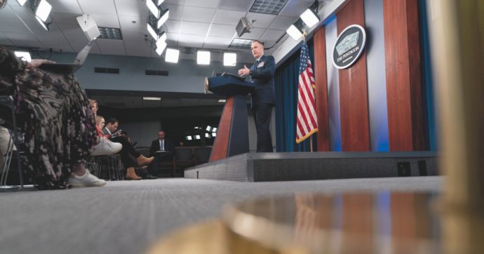 I piani Nato su Kiev messi in rete. Il Pentagono: “Sono manipolati”