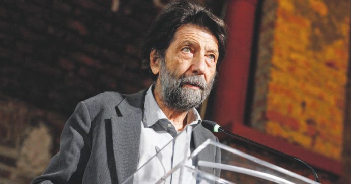 Cacciari: “Berlusconi verrà ricordato come il primo sintomo della crisi democratica”