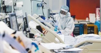 Copertina di Covid, l’Oms dichiara la fine della pandemia: le tappe principali di tre anni di emergenza in Italia