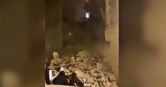 Copertina di Marsiglia, crolla condominio di quattro piani in centro: ci sono feriti. Il video subito dopo l’incidente