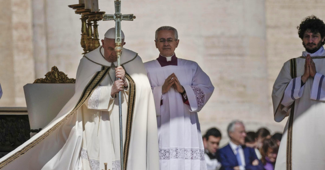 Papa Francesco, nuovo appello alla via diplomatica per l’Ucraina: “La comunità internazionale si adoperi”. Il  pensiero per i prigionieri di guerra