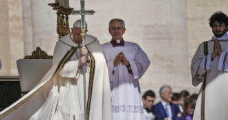 Copertina di Papa Francesco, nuovo appello alla via diplomatica per l’Ucraina: “La comunità internazionale si adoperi”. Il  pensiero per i prigionieri di guerra