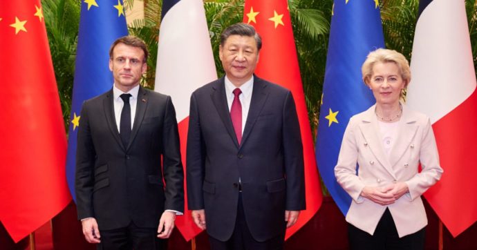 Macron di ritorno dalla Cina: “Gli europei non devono essere vassalli degli Usa, bisogna evitare di essere coinvolti in crisi altrui”