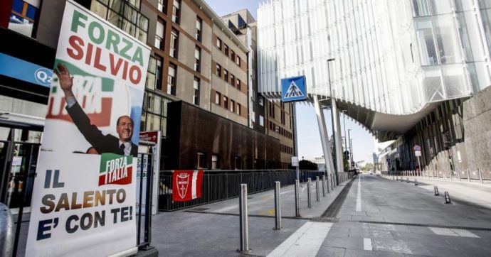 Silvio Berlusconi ricoverato, il bollettino: “Cauto ottimismo, le terapie stanno producendo i risultati attesi”