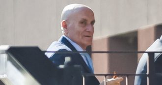 Copertina di Al capezzale di Berlusconi pure il suocero Fascina