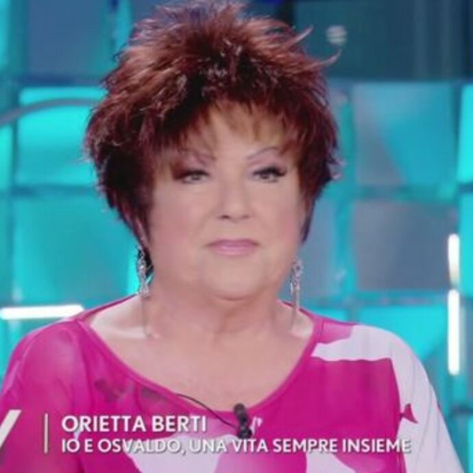 “Mio figlio si sposa e sono già preoccupata, come faccio coi tacchi a spillo? Affonderò tutta. Faccio la sauna nuda di notte, specie in inverno”: parla Orietta Berti