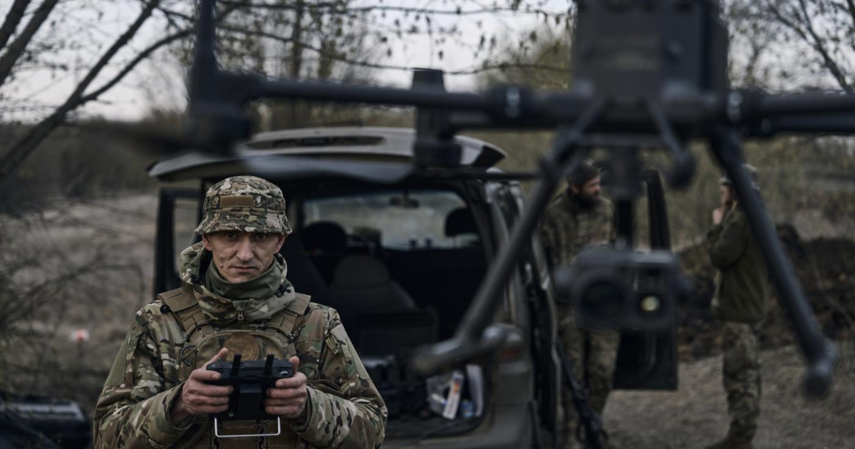 Ukraina, live – en drönare kraschar på den ryska flygplatsen i Belgorod …