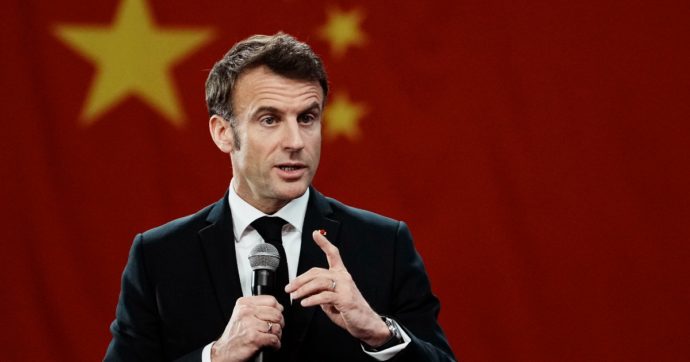 L’Eliseo corregge il tiro dopo le dichiarazioni di Macron sulla “Europa vassalla degli Usa”: “Non c’è equidistanza Washington-Pechino”