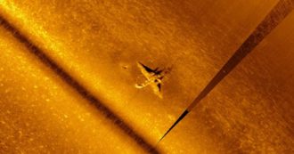 Copertina di Il mistero del relitto dell’aereo affondato al largo di Sicilia: la foto scattata dai ricercatori