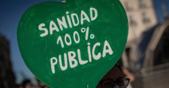 Copertina di In Spagna ondata di proteste nella sanità: i medici scioperano in Galizia e a Madrid