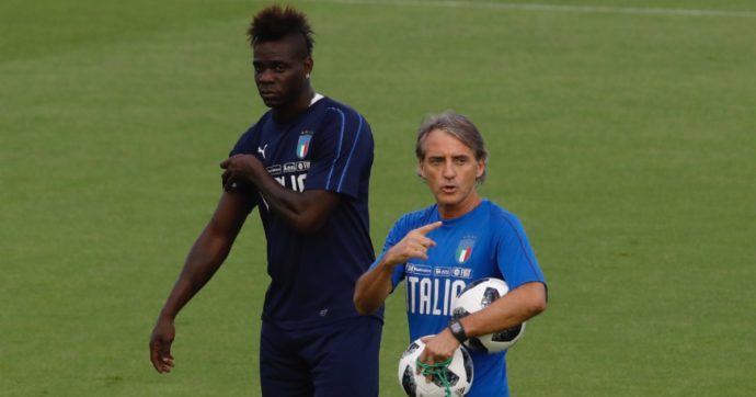 Ex magazziniere del Manchester City svela retroscena su Balotelli e Mancini: “Mi sono messo in mezzo per evitare la lite”