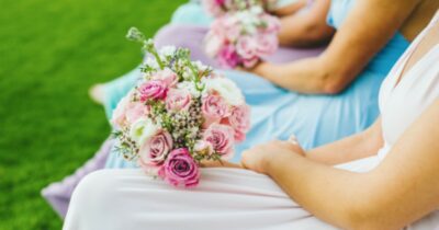 Copertina di “La sposa pensava che stesse scherzando ma non era così, la damigella è andata via poco prima delle nozze per via del colore del vestito che ‘non veniva bene in foto'”: la storia su Reddit