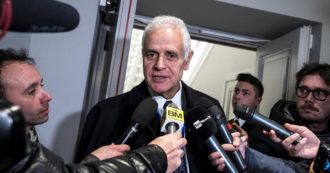 Copertina di Formigoni, la grande festa dei 76 anni per dimenticare 70 mesi di condanna