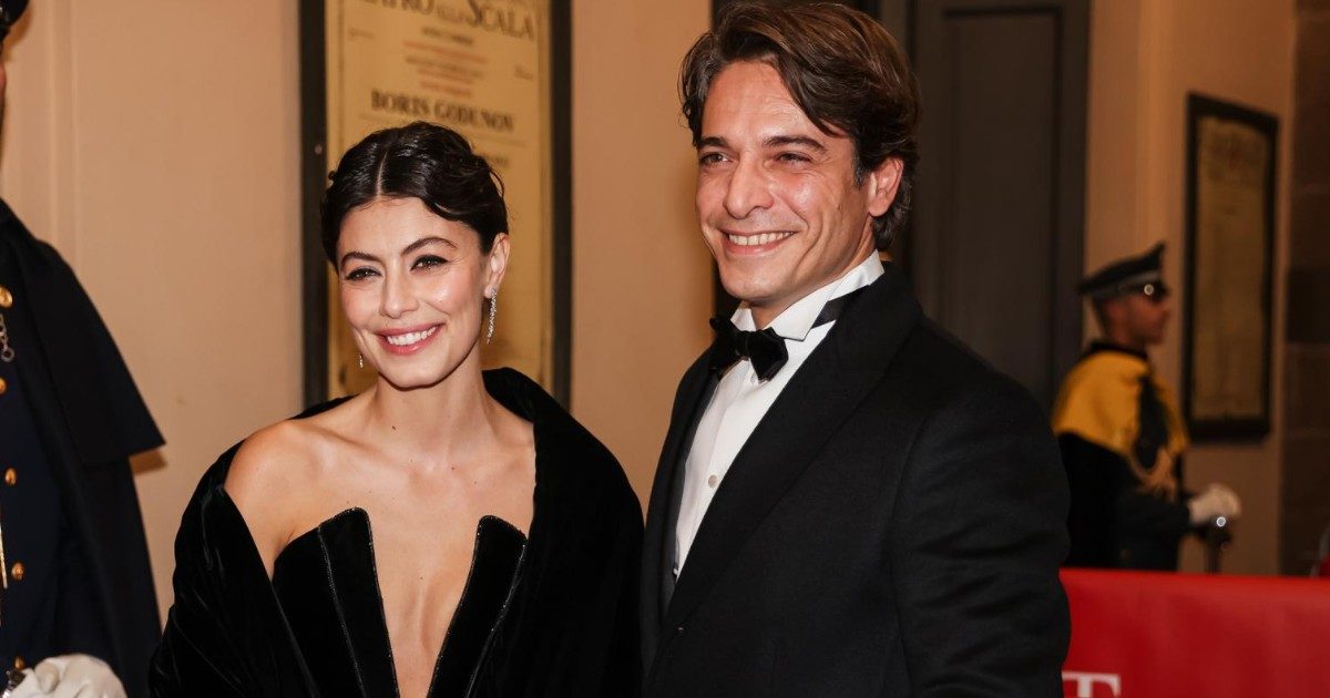 Alessandra Mastronardi si sposa con il “primo amore della sua vita”: così si sono ritrovati dopo 17 anni