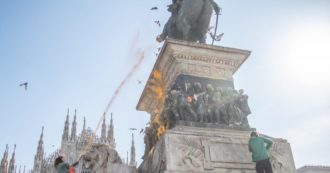 Copertina di Milano, per la statua di Vittorio Emanuele II imbrattata dagli attivisti ambientalisti “sarà necessario un restauro”