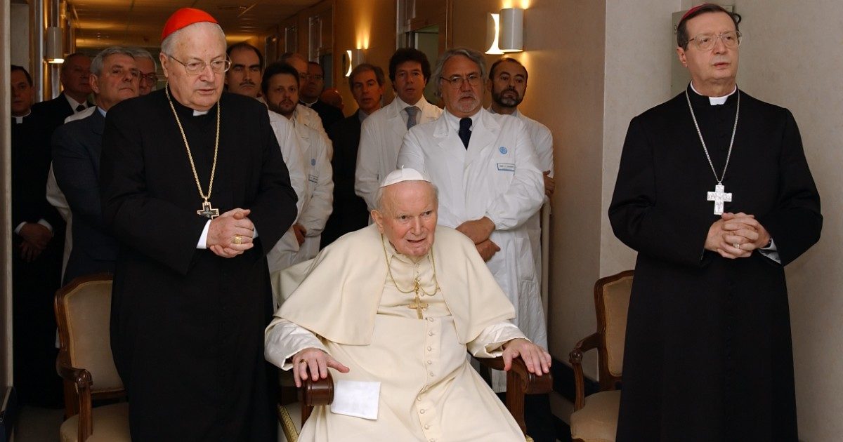 Emanuela Orlandi, il cardinale Dziwisz attacca il fratello Pietro: “Wojtyla usciva la sera in incognito? Accuse farneticanti”