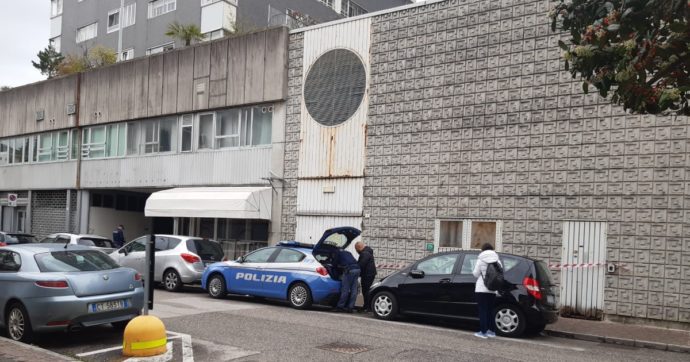 Udine, senzatetto di 59 anni trovato morto in una galleria. Ha un taglio alla gola: si indaga per omicidio