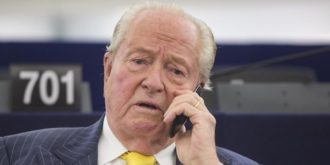 Copertina di Francia, Jean-Marie Le Pen è grave: il fondatore del Front National ricoverato per un malore cardiaco