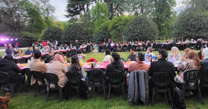Iftar della Pace, al parco Sempione di Milano la prima cena di rottura del digiuno del Ramadan aperta a tutta la cittadinanza