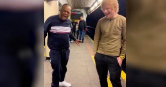 Copertina di Ed Sheeran canta “Eyes Closed” con un artista di strada nella metropolitana di New York: il video emozionante
